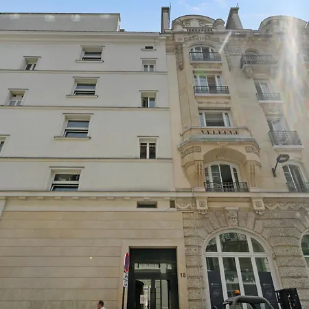 Opera Cube Apartman